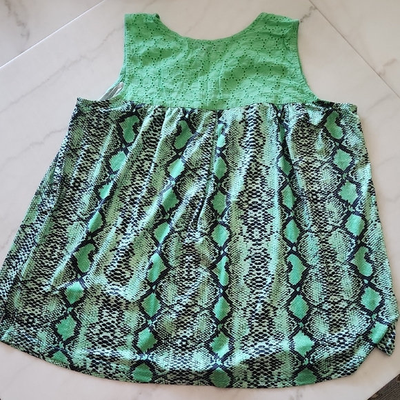 Suzanne Betro Green Blouse with Snake Print - Picture 4 of 4